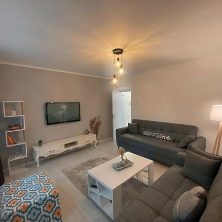 Hotspot Apartments - City Center พริสตีนา ภายนอก รูปภาพ