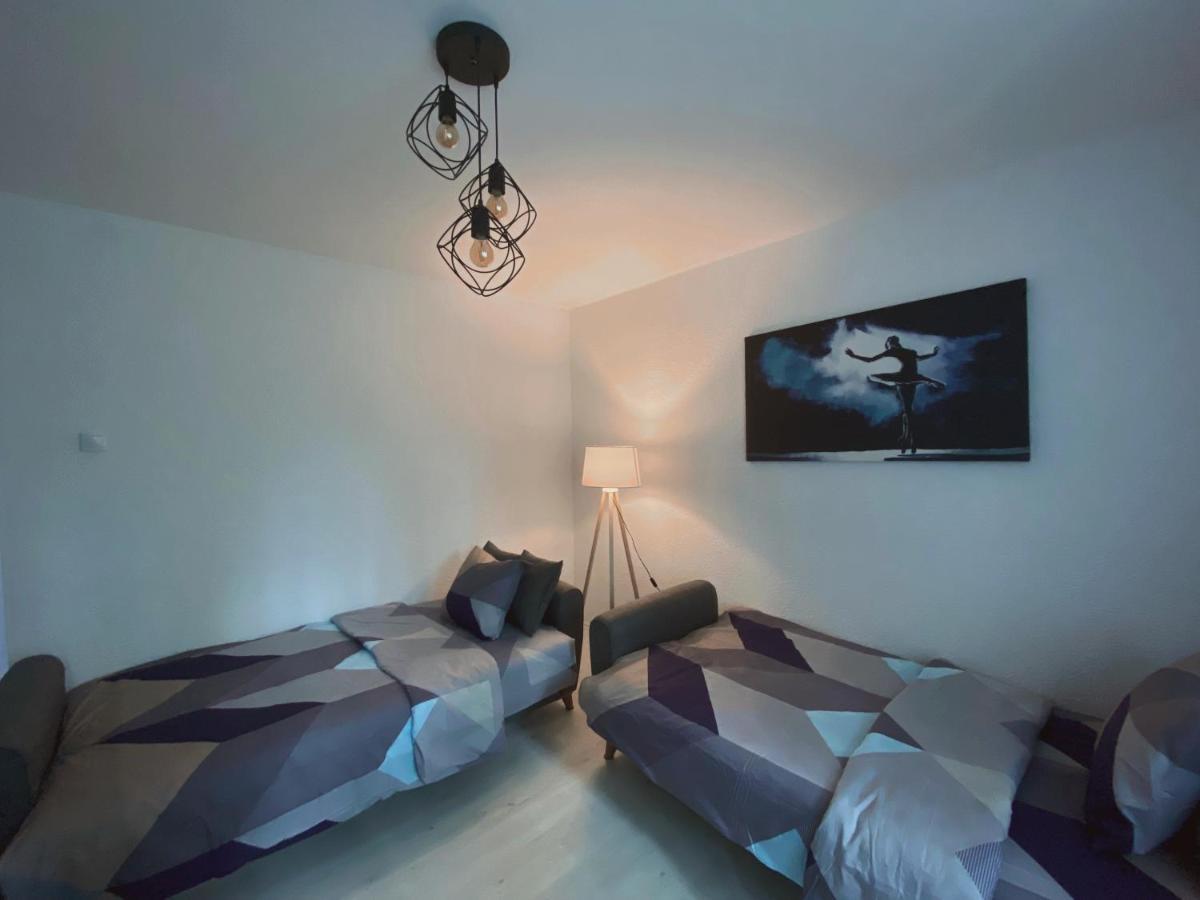 Hotspot Apartments - City Center พริสตีนา ภายนอก รูปภาพ