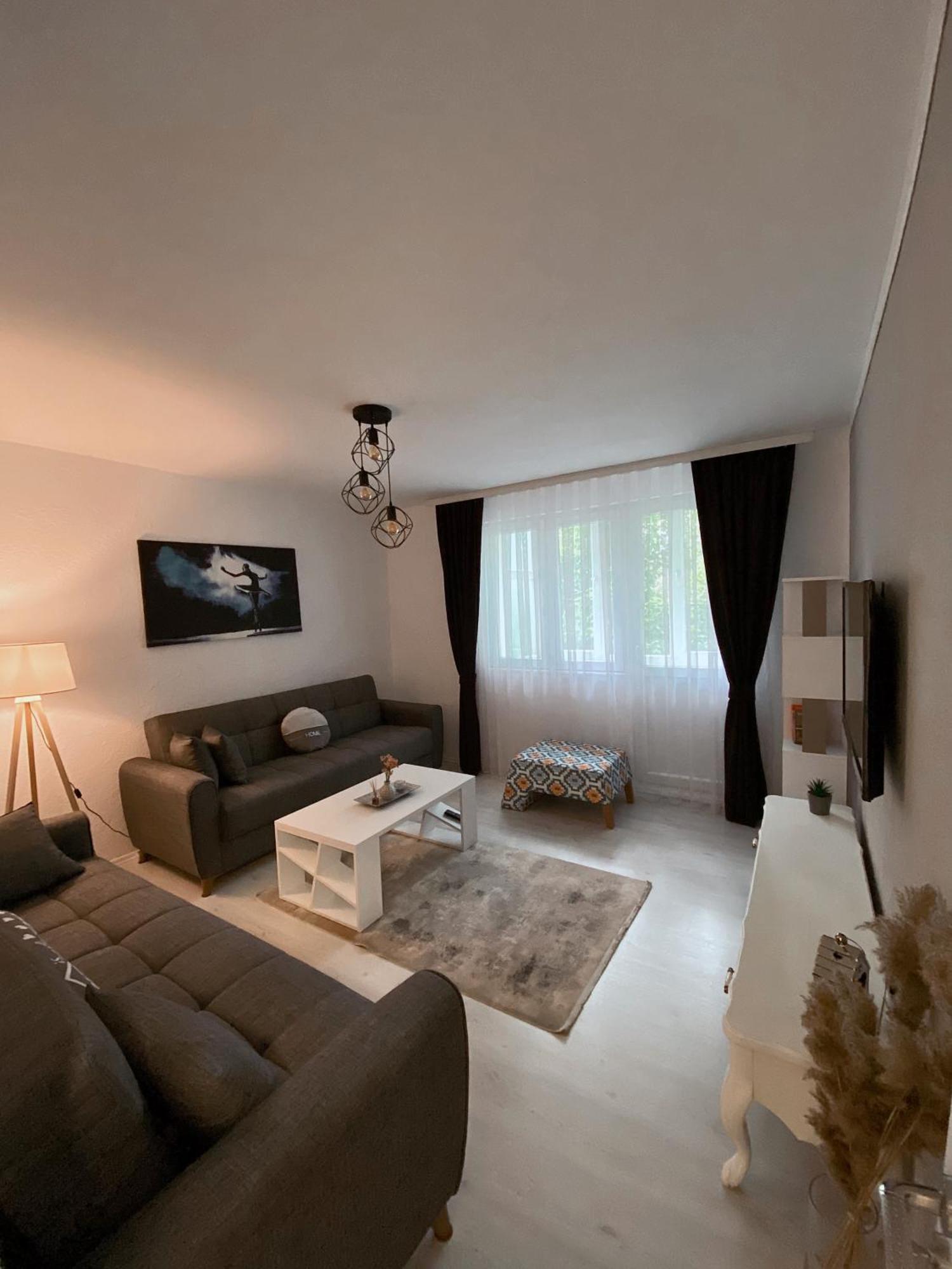 Hotspot Apartments - City Center พริสตีนา ภายนอก รูปภาพ
