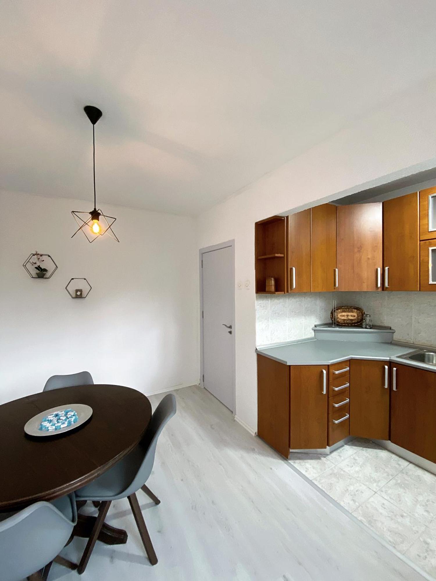 Hotspot Apartments - City Center พริสตีนา ภายนอก รูปภาพ