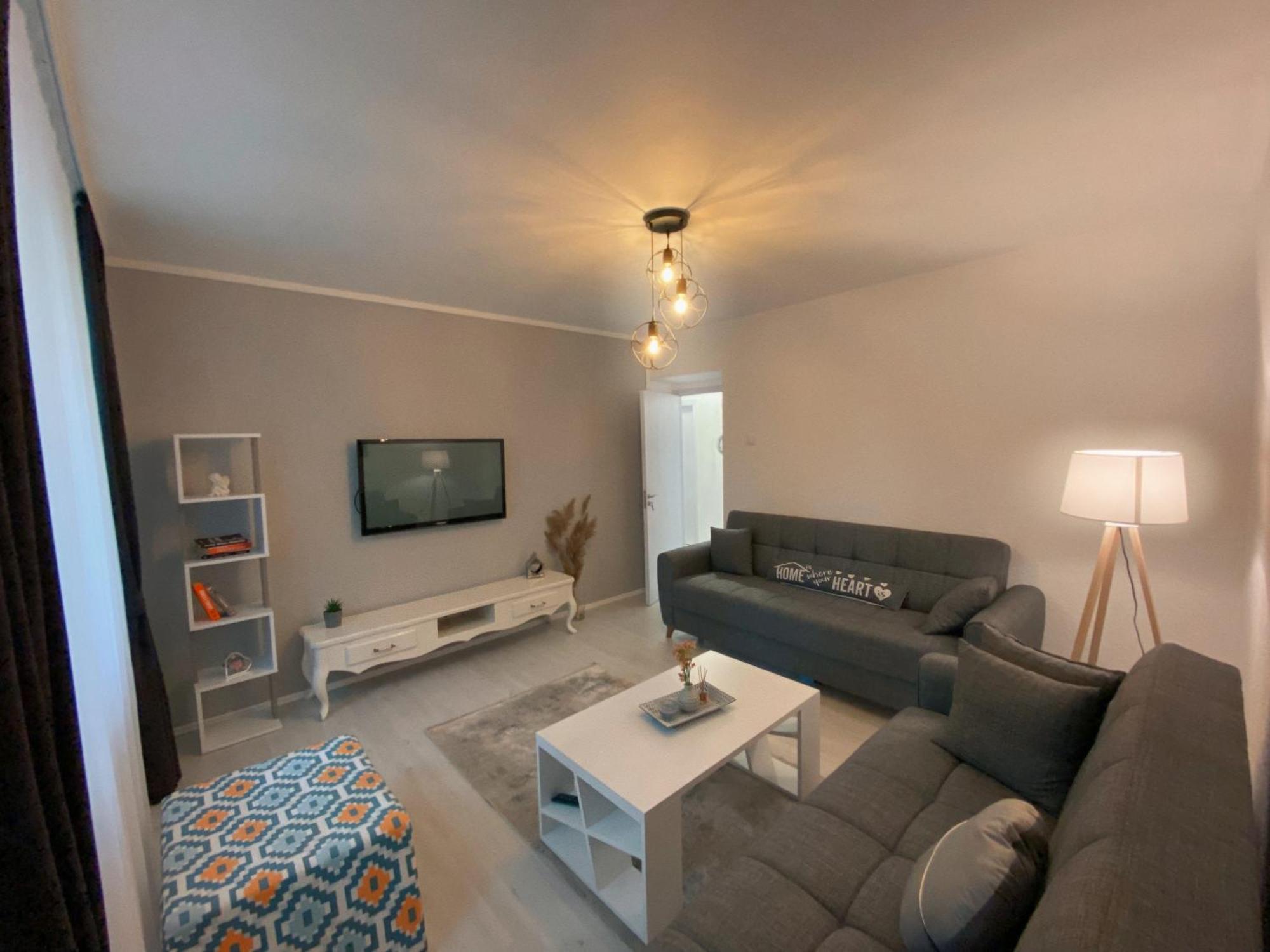 Hotspot Apartments - City Center พริสตีนา ภายนอก รูปภาพ