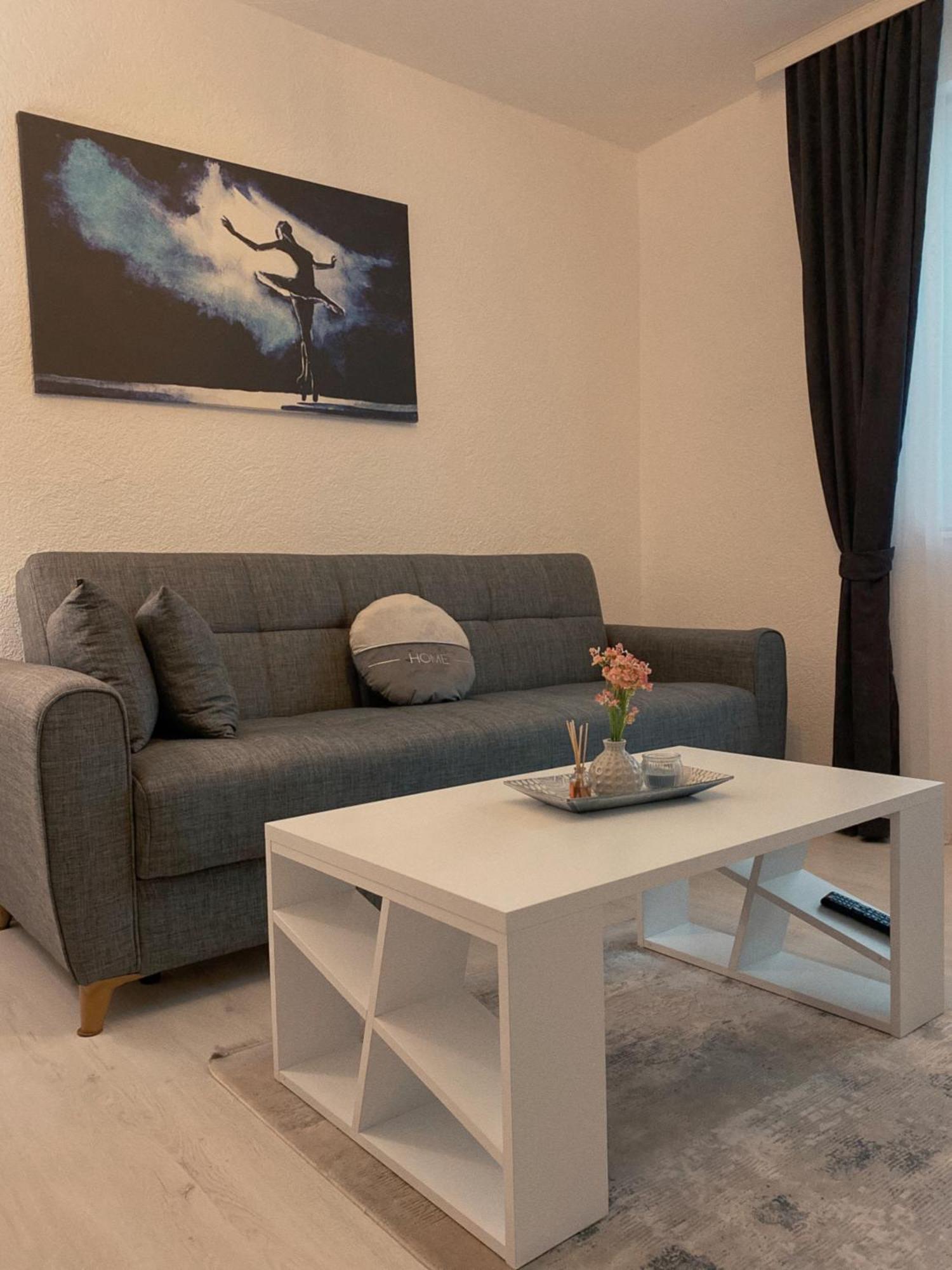 Hotspot Apartments - City Center พริสตีนา ภายนอก รูปภาพ